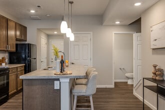 Ravines at Taylor in Reynoldsburg, OH - Building Photo - Interior Photo