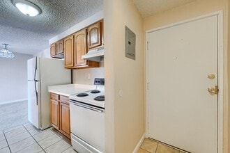 130 E Highline Cir in Littleton, CO - Building Photo - Building Photo