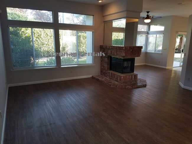 105 Kilcairn Ct in Folsom, CA - Building Photo - Building Photo