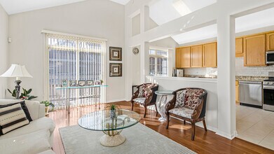 530 Prestwick Ln in Wheeling, IL - Foto de edificio - Building Photo