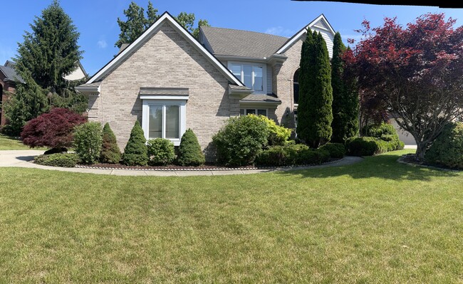 7824 Watford Dr in West Bloomfield, MI - Foto de edificio - Building Photo