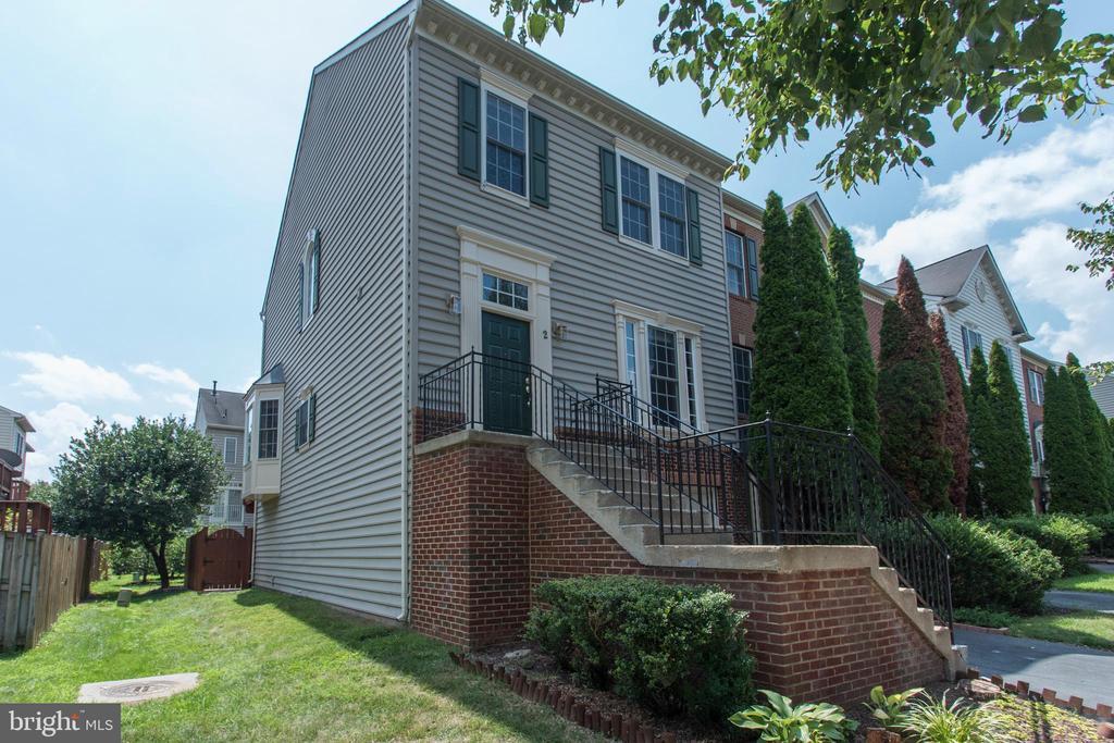 2 Rockingham Ct in Germantown, MD - Building Photo