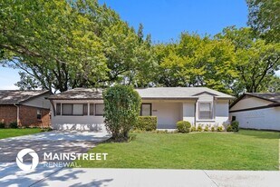 12112 Eunice St in Farmers Branch, TX - Building Photo