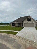 105 Ethereal st in Youngsville, LA - Building Photo