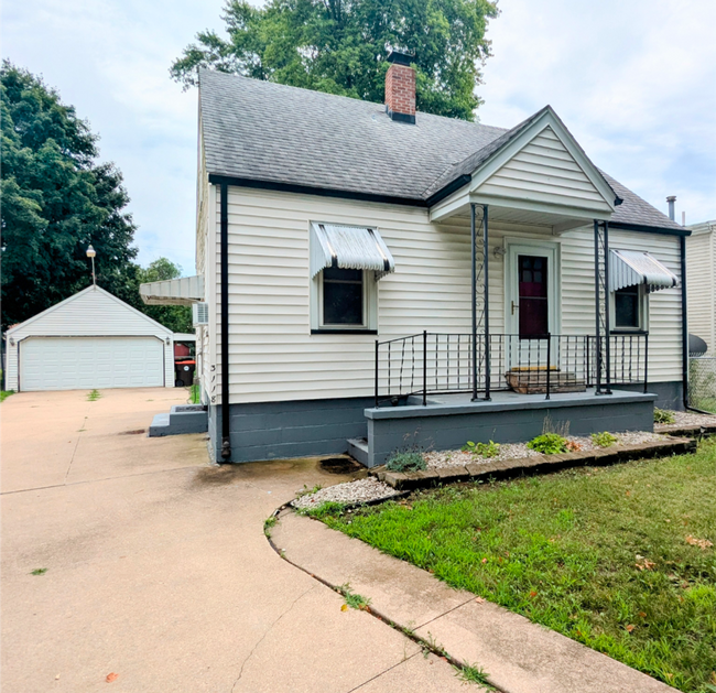 property at 3118 N Finnell Ave