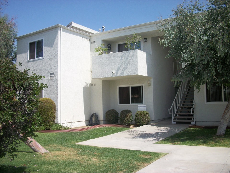 19553 E Cienega Ave in Covina, CA - Building Photo