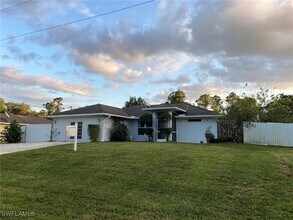 914 Avery St in Lehigh Acres, FL - Building Photo - Building Photo