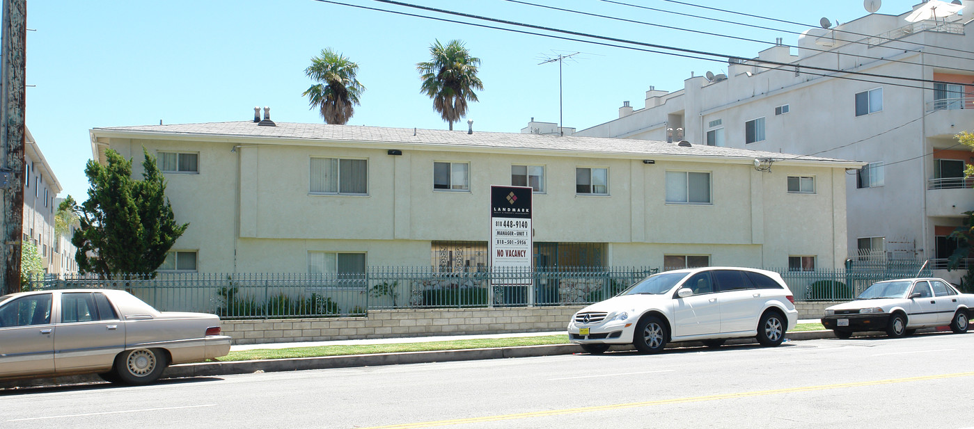 4610 Kester Ave in Van Nuys, CA - Foto de edificio