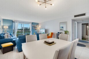 321 SE 3rd St in Dania Beach, FL - Building Photo