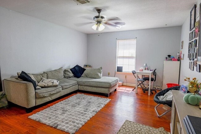 6820 Petre Dr in Houston, TX - Building Photo - Building Photo