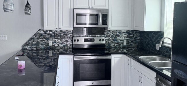 731 46th St in West Palm Beach, FL - Building Photo - Building Photo