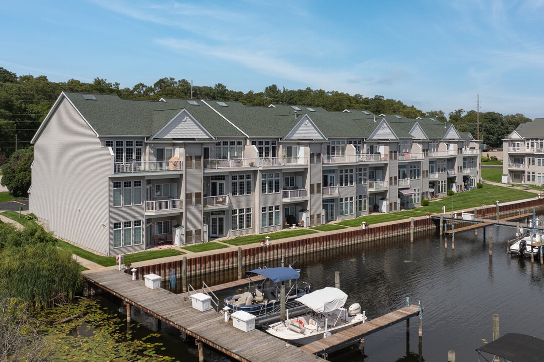 2411 Lake Ave in Muskegon, MI - Building Photo