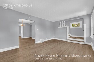 19409 Raymond St in Maple Heights, OH - Building Photo - Building Photo