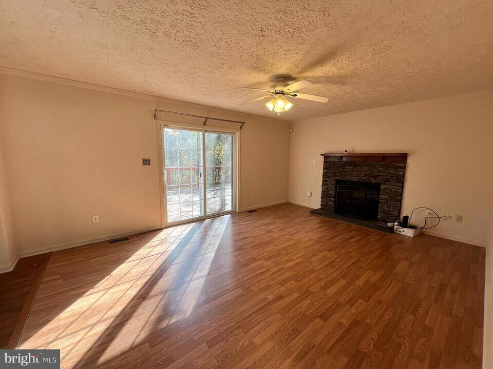 46843 Planters Ct in Lexington Park, MD - Building Photo