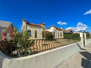 3741 S. Arlington Ave in Los Angeles, CA - Foto de edificio - Building Photo