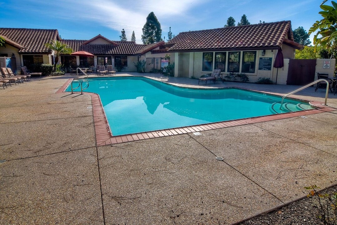 12588 Carmel Creek Rd in San Diego, CA - Building Photo
