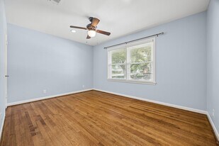 2202 Lazybrook Dr in Houston, TX - Building Photo