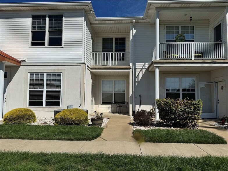 219 Adams Pointe Blvd in Mars, PA - Foto de edificio
