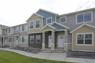 Porter Ranch Townhomes in Eagle Mountain, UT - Foto de edificio - Building Photo