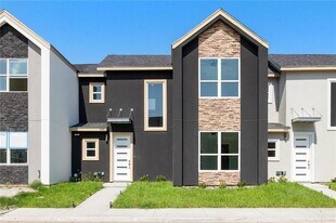 15 Crown N Point in Pharr, TX - Building Photo