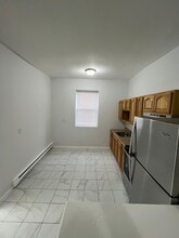 366 Forrest St, Unit 3 in Jersey City, NJ - Foto de edificio - Building Photo