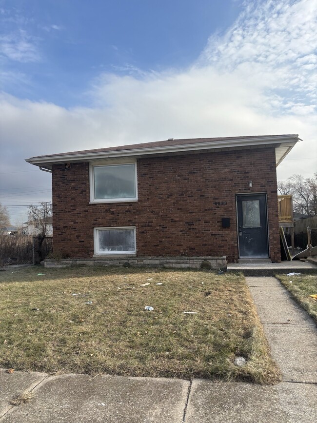 property at 2021 Louisiana St