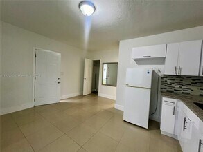 1542 NE 109th St, Unit 4 in Miami, FL - Building Photo - Building Photo