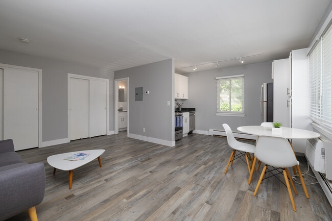 Lynn Apartments in Bridgeport, CT - Foto de edificio - Building Photo