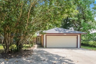 24715 Sorters Rd in Porter, TX - Building Photo