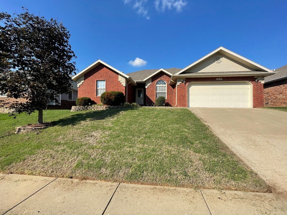 3853 W Rockwood St in Springfield, MO - Building Photo