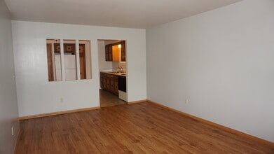 Hartwell Place Apartments in Waukesha, WI - Building Photo - Building Photo