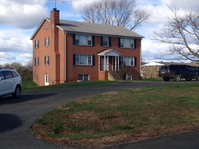 10626 Old Marsh Rd in Bealeton, VA - Building Photo