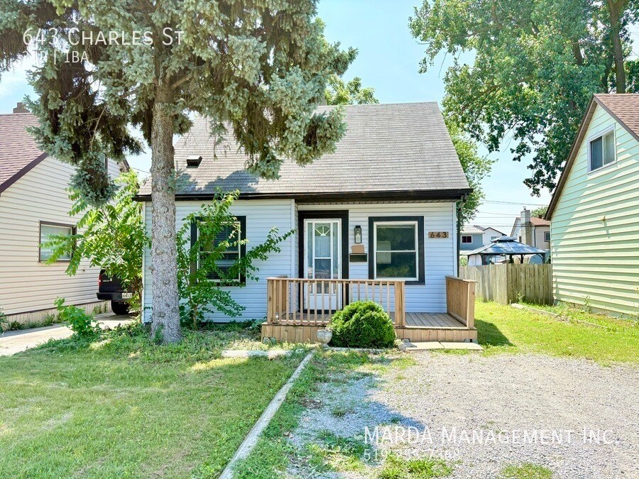 643 Charles St in Windsor, ON - Building Photo