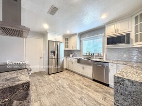 8210 Mara Vista Ct in Orlando, FL - Building Photo - Building Photo