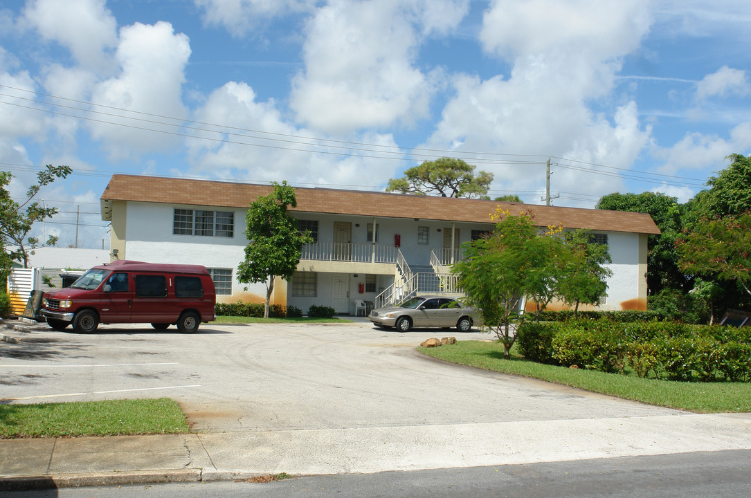 1131 S Pine St in Lake Worth, FL - Foto de edificio