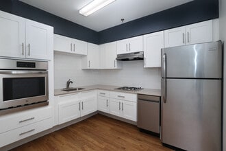 Pleasant Plaza in Malden, MA - Foto de edificio - Interior Photo