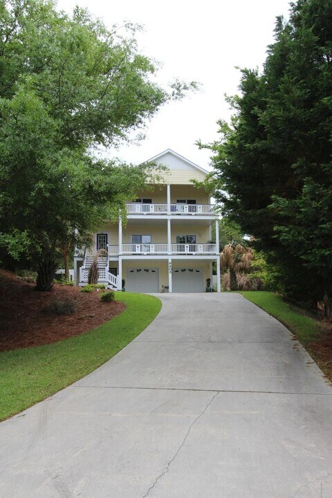 9805 Outrigger Ct in Emerald Isle, NC - Building Photo