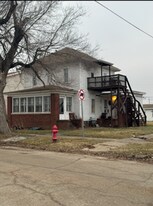 207 W Grant St in St Anne, IL - Building Photo