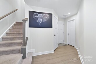 9226 Mallard Mls Dr in Charlotte, NC - Foto de edificio - Building Photo
