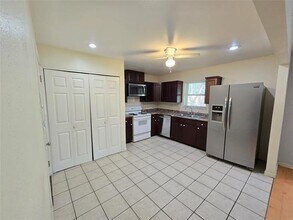 610 Edelweiss Dr in Grand Prairie, TX - Building Photo - Building Photo