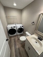 929 W 1st St in Cedar Falls, IA - Building Photo - Building Photo