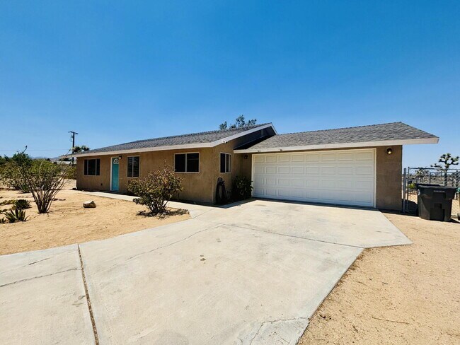 58278 Del Mar St in Yucca Valley, CA - Foto de edificio - Building Photo