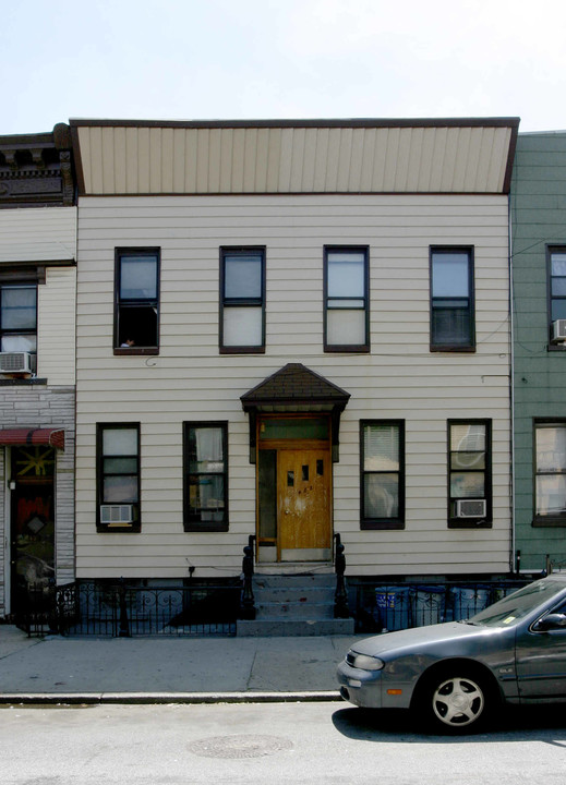 488 Onderdonk Ave in Flushing, NY - Foto de edificio