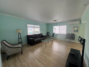 323 Monroe St in Hollywood, FL - Building Photo - Building Photo