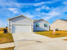 1932 Southbridge Dr in Adel, IA - Building Photo