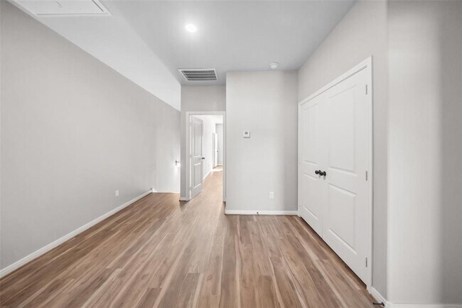 214 W Lewis St in Conroe, TX - Building Photo - Building Photo