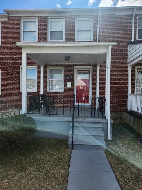 1321 Pentridge Rd in Baltimore, MD - Building Photo