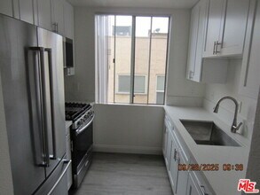 1212 Beachwood Dr in Los Angeles, CA - Building Photo - Building Photo