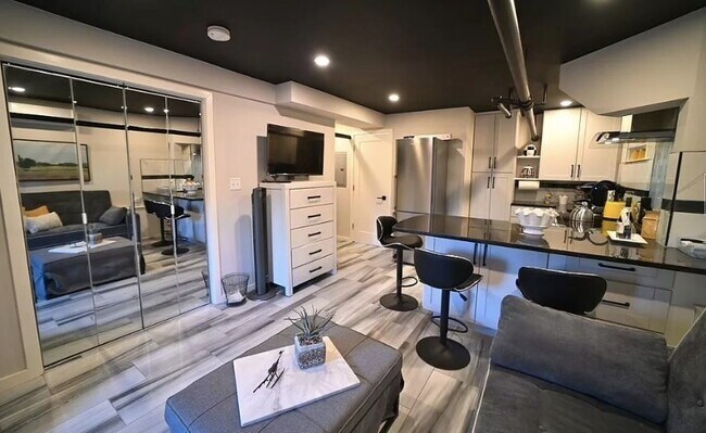 134 Fuller St, Unit R in Brookline, MA - Foto de edificio - Building Photo