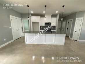 1004 W Hanna St in Denison, TX - Foto de edificio - Building Photo